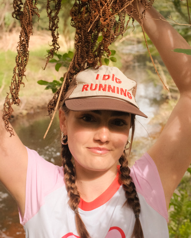 ハット Alex Zono I Dig Running Trucker Hat OG Brown Alex Zono 